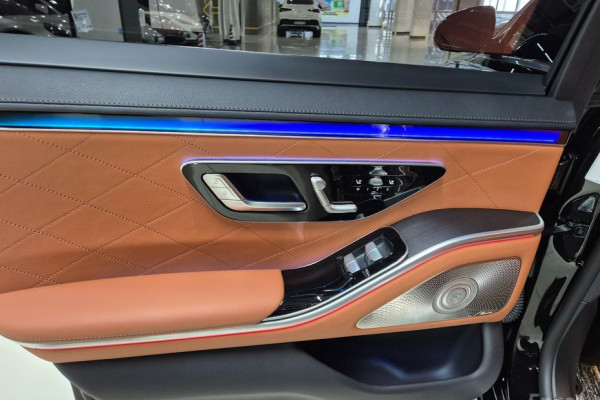 2022 Mercedes-Benz S-Класс с пробегом 28 025 км