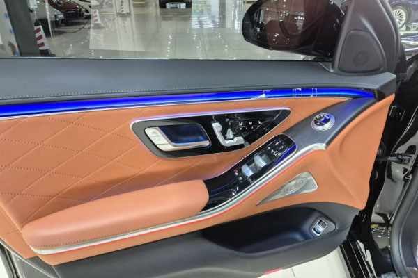 2022 Mercedes-Benz S-Класс с пробегом 28 025 км