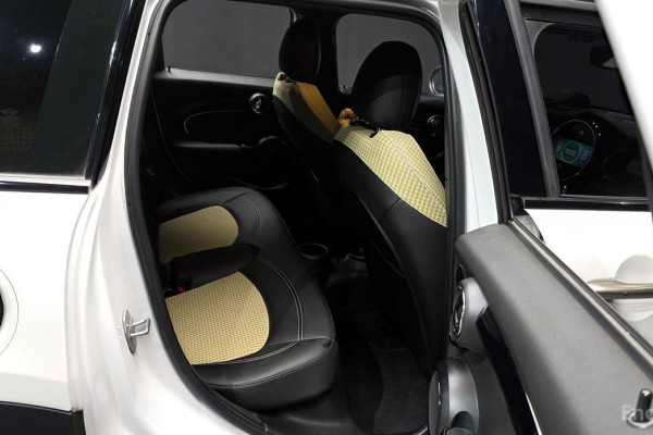 2023 Mini  с пробегом 18 617 км