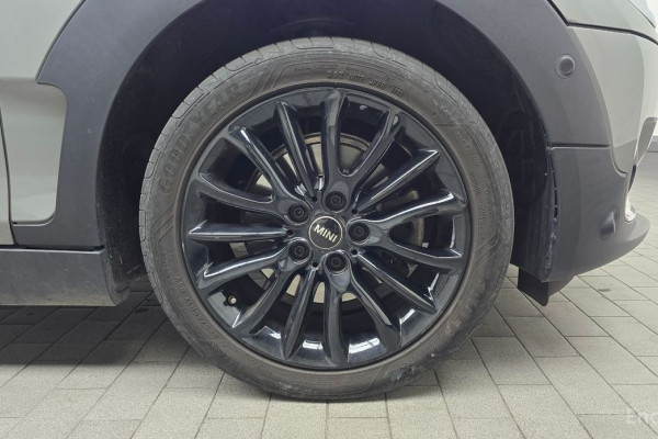 2022 Mini Clubman с пробегом 27 724 км