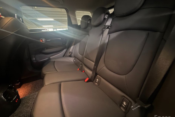 2022 Mini Clubman с пробегом 38 954 км