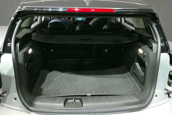 2022 Mini Clubman с пробегом 24 073 км