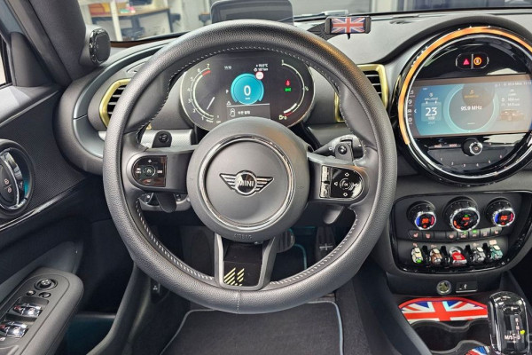 2022 Mini Clubman с пробегом 18 237 км