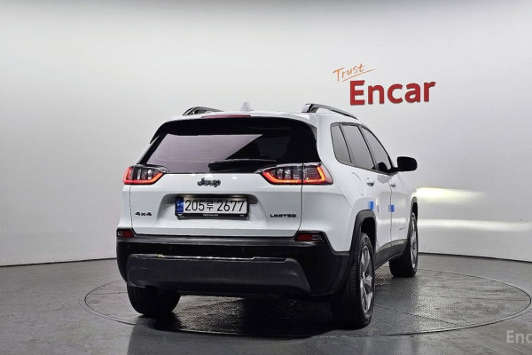 2022 Jeep Cherokee с пробегом 34 011 км