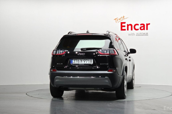 2022 Jeep Cherokee с пробегом 23 770 км