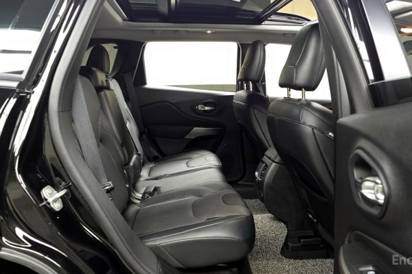 2022 Jeep Cherokee с пробегом 23 770 км