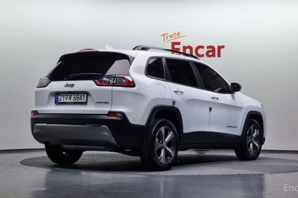 2022 Jeep Cherokee с пробегом 18 323 км