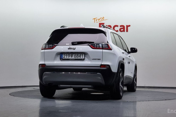 2022 Jeep Cherokee с пробегом 18 323 км