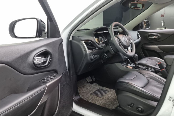 2022 Jeep Cherokee с пробегом 18 323 км