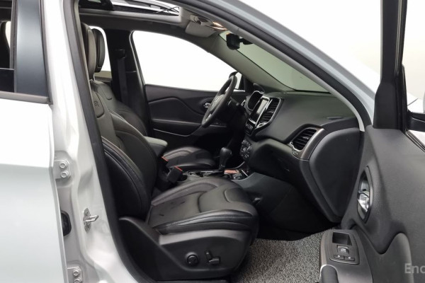 2022 Jeep Cherokee с пробегом 18 323 км