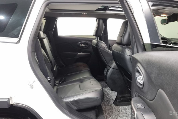 2022 Jeep Cherokee с пробегом 18 323 км