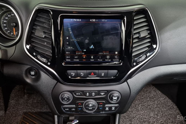 2022 Jeep Cherokee с пробегом 18 323 км