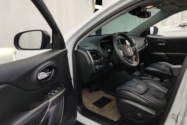 2022 Jeep Cherokee с пробегом 102 399 км