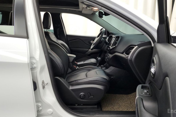 2022 Jeep Cherokee с пробегом 102 399 км