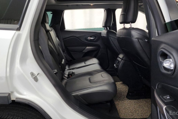 2022 Jeep Cherokee с пробегом 102 399 км