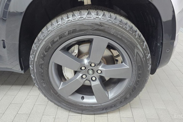 2023 Land Rover Defender с пробегом 33 675 км