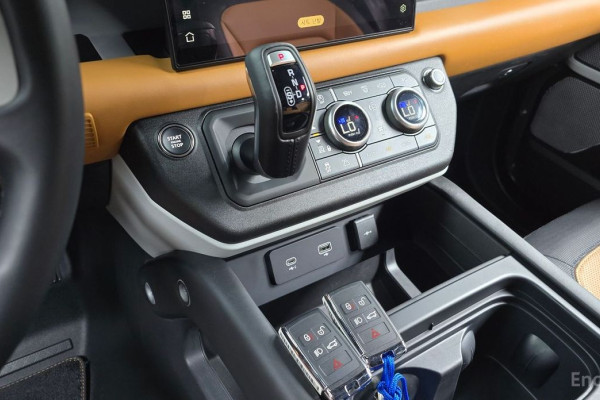 2023 Land Rover Defender с пробегом 33 675 км