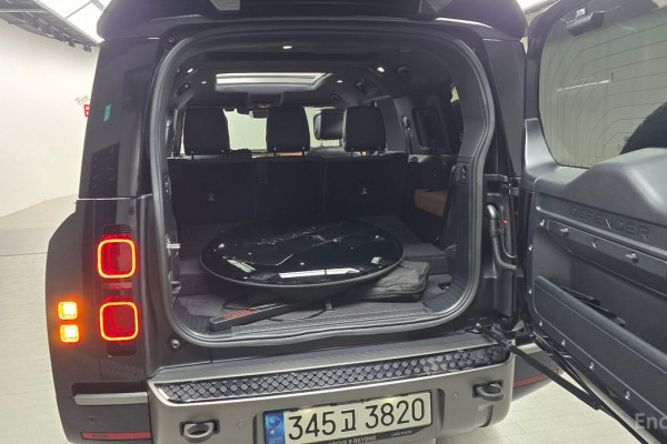 2023 Land Rover Defender с пробегом 33 675 км