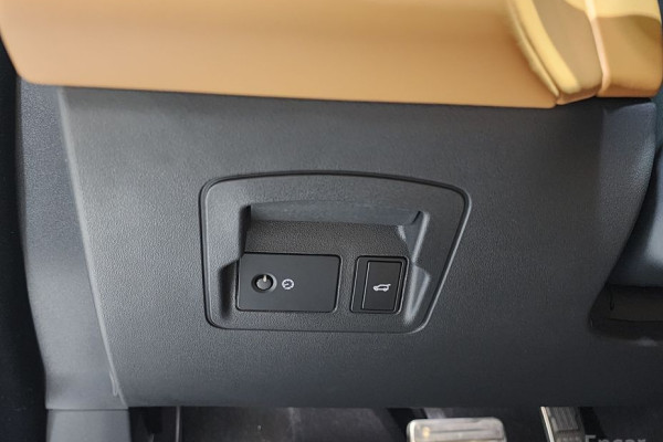 2022 Land Rover Range Rover Velar с пробегом 38 264 км