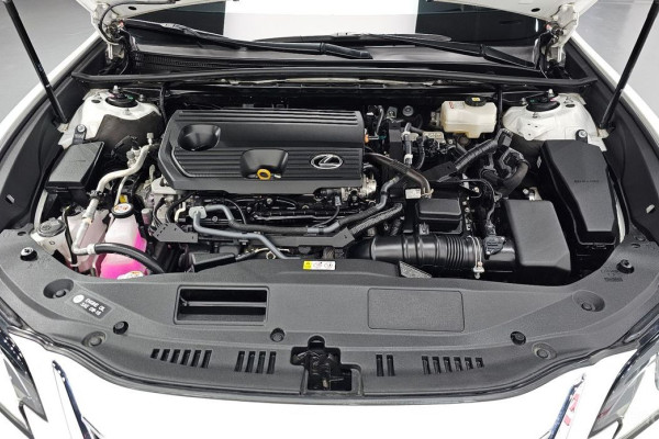 2023 Lexus ES с пробегом 22 275 км