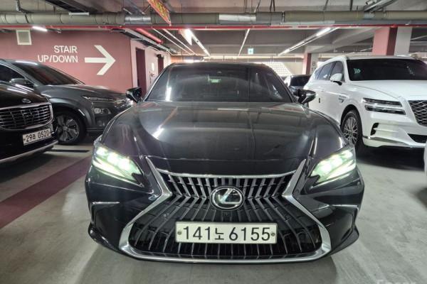 2023 Lexus ES с пробегом 81 480 км
