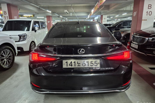 2023 Lexus ES с пробегом 81 480 км
