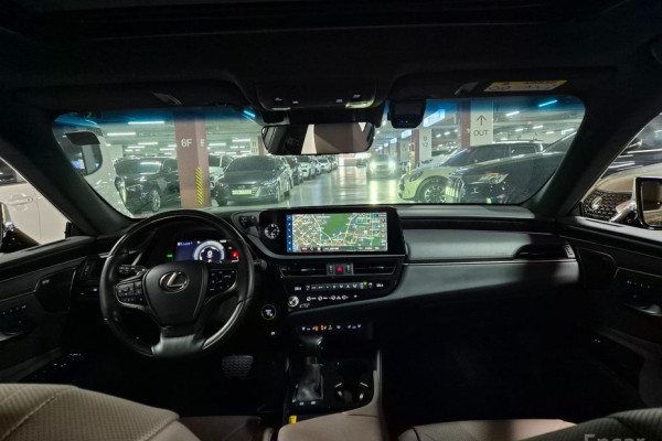 2023 Lexus ES с пробегом 81 480 км