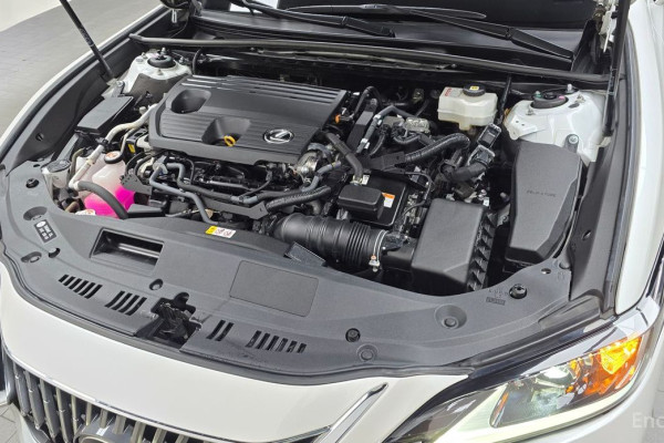 2022 Lexus ES с пробегом 60 536 км