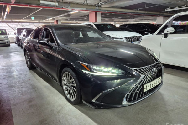 2023 Lexus ES с пробегом 81 480 км