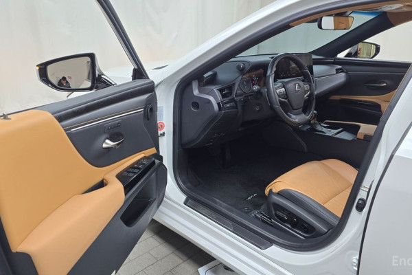 2022 Lexus ES с пробегом 60 536 км