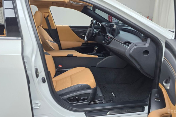 2022 Lexus ES с пробегом 60 536 км