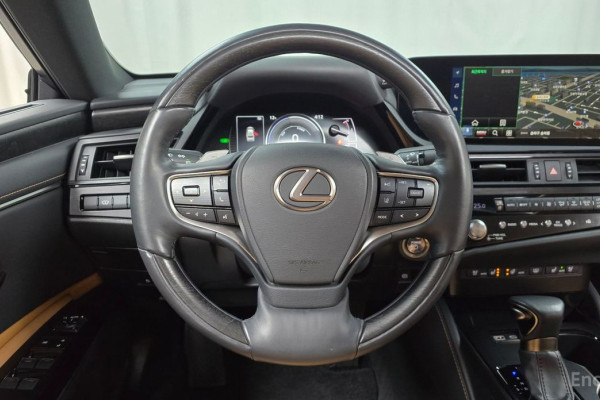 2022 Lexus ES с пробегом 60 536 км