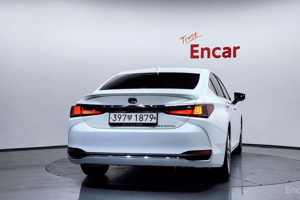 2023 Lexus ES с пробегом 23 376 км