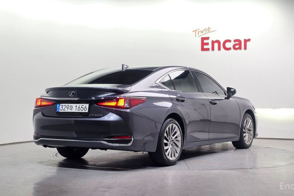 2022 Lexus ES с пробегом 25 042 км