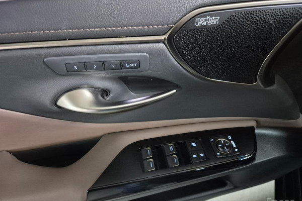 2023 Lexus ES с пробегом 81 480 км