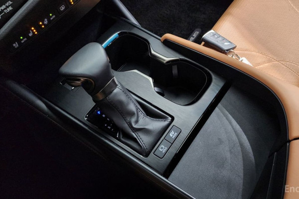 2023 Lexus ES с пробегом 23 376 км