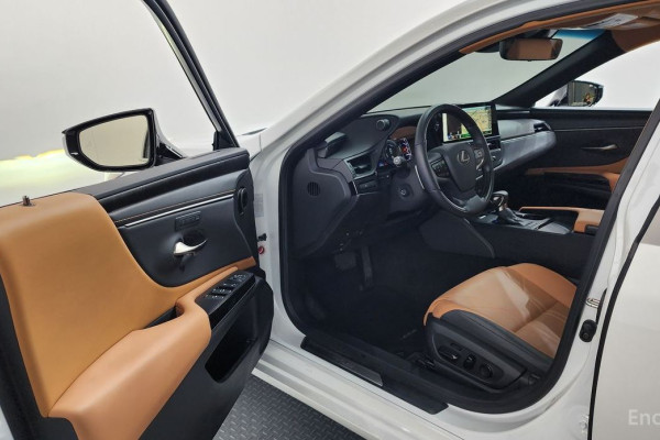 2023 Lexus ES с пробегом 23 376 км