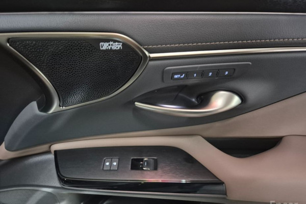 2023 Lexus ES с пробегом 81 480 км