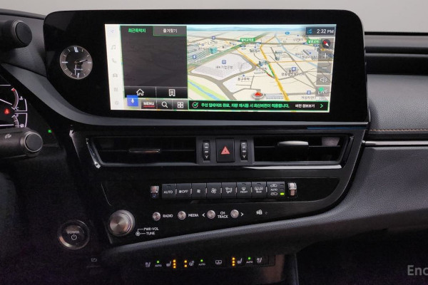 2023 Lexus ES с пробегом 23 376 км