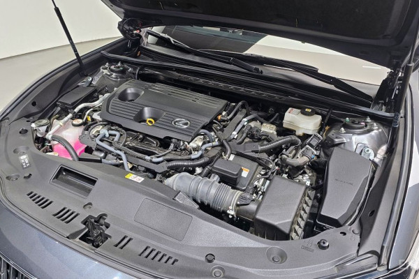 2022 Lexus ES с пробегом 25 042 км