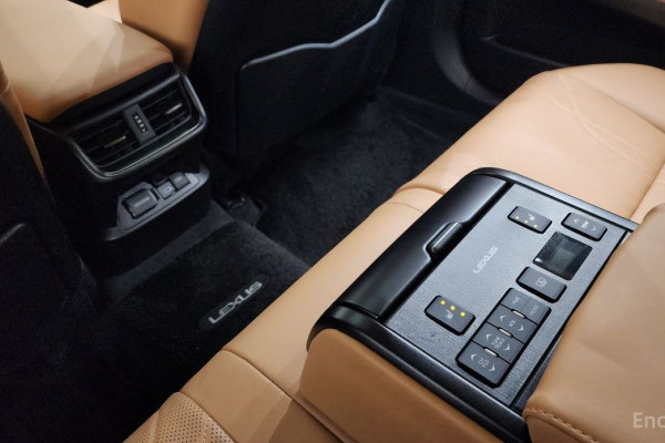 2023 Lexus ES с пробегом 23 376 км