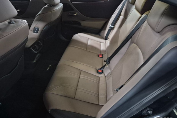 2023 Lexus ES с пробегом 81 480 км