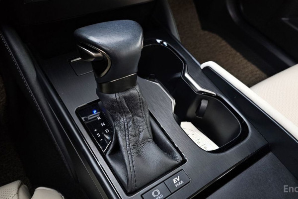 2022 Lexus ES с пробегом 25 042 км