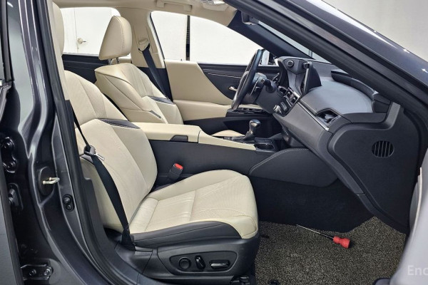 2022 Lexus ES с пробегом 25 042 км