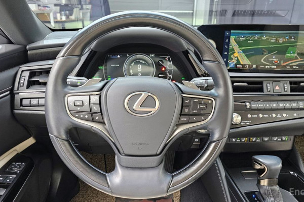 2022 Lexus ES с пробегом 25 042 км