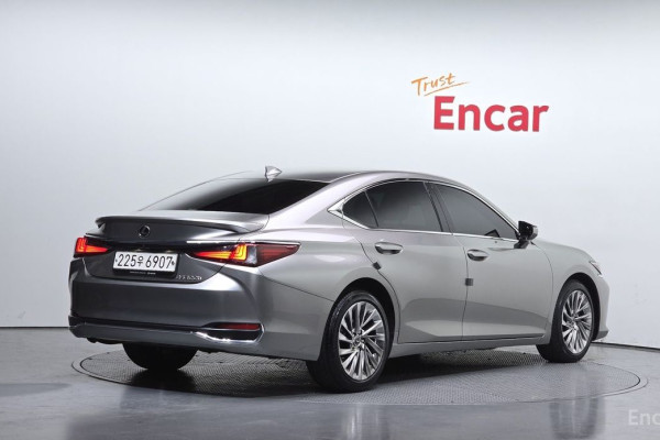 2023 Lexus ES с пробегом 50 154 км