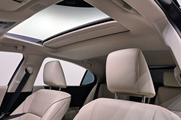 2022 Lexus ES с пробегом 25 042 км