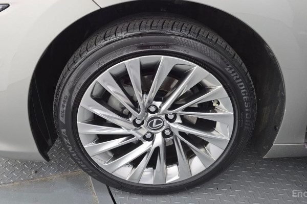 2023 Lexus ES с пробегом 50 154 км