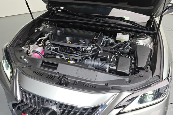 2023 Lexus ES с пробегом 50 154 км