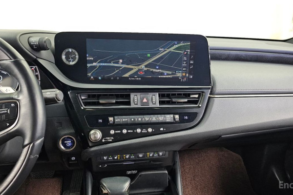 2022 Lexus ES с пробегом 58 117 км